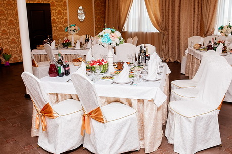 Свадьба - накрытые столы для торжества